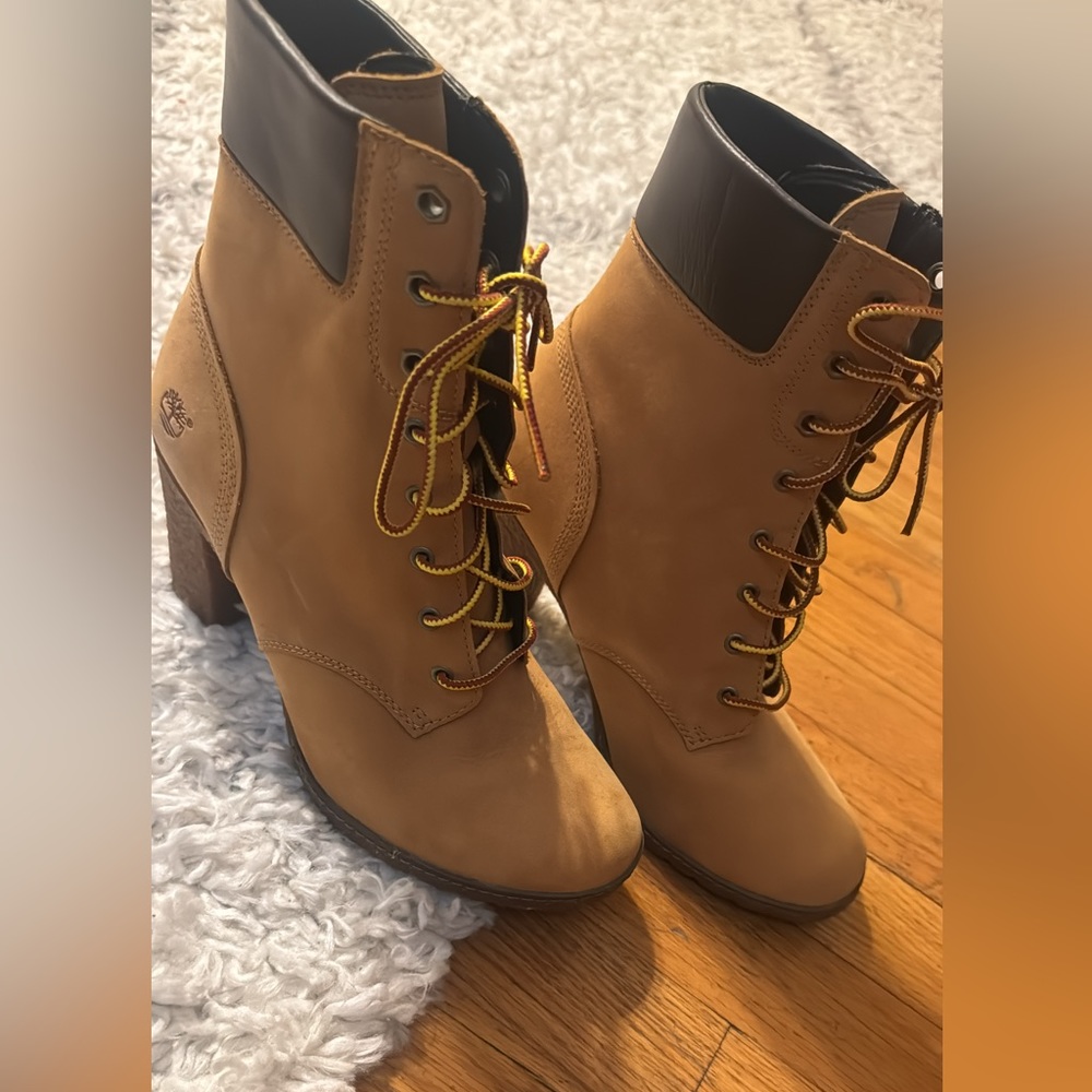 BN WOMENS TIMBERLAND BOOTS